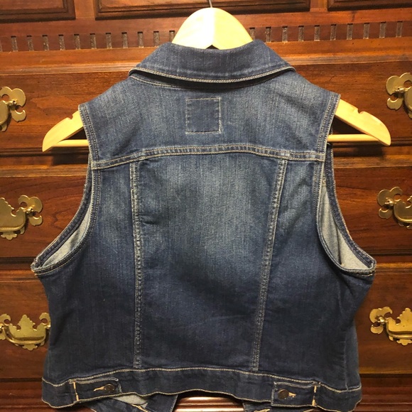 Old Navy Sleeveless Denim Jacket - Picture 3 of 6